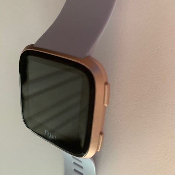 Fitbit Versa Rose Gold - Picture 4 of 8